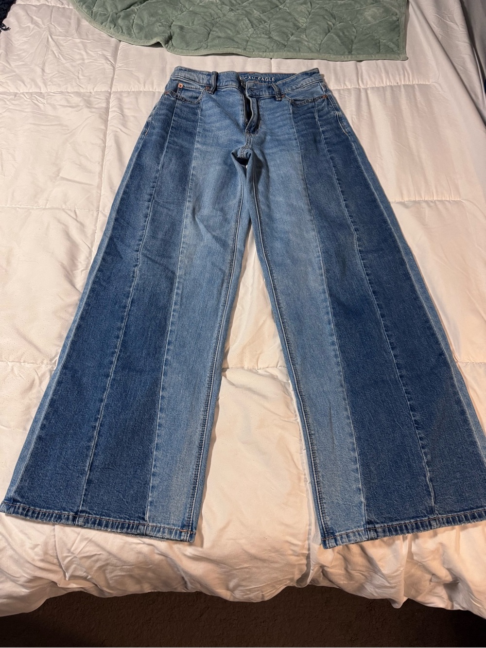 American Eagle Outfitters Two-Tone Denim Panel Wide-Leg Jeans 000R